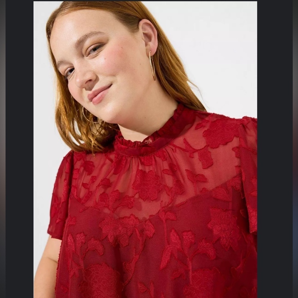 NWT Torrid Red Chiffon Floral Blouse 2X Flutter Sleeve Bubble Hem Sheer Romantic - Picture 8 of 9